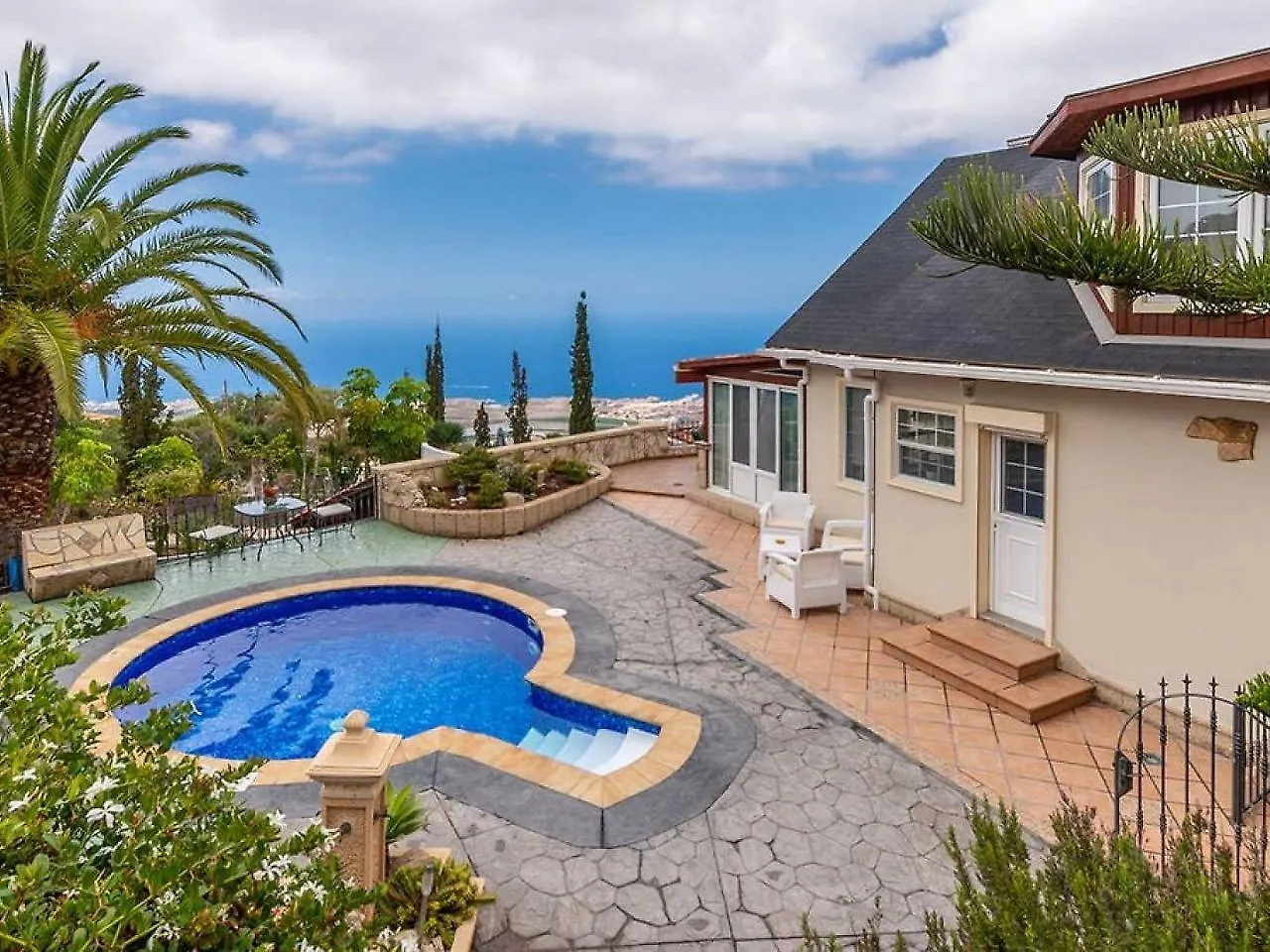 Villa Carlitos Vistas Al Mar Y A La Montana Costa Adeje  Spain